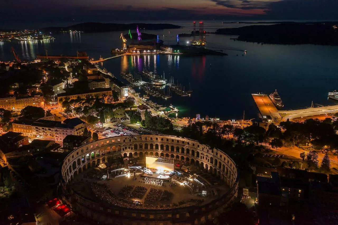 Luxury Apartment Jana With Private Parking Pula